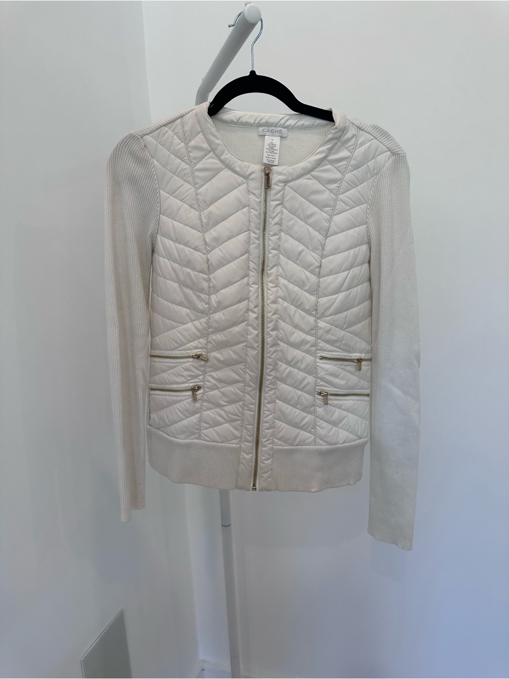 Cache Quilted Jacket in Ivory Knit Sleeve Hybrid Zip Front Lightweight Gold Zip